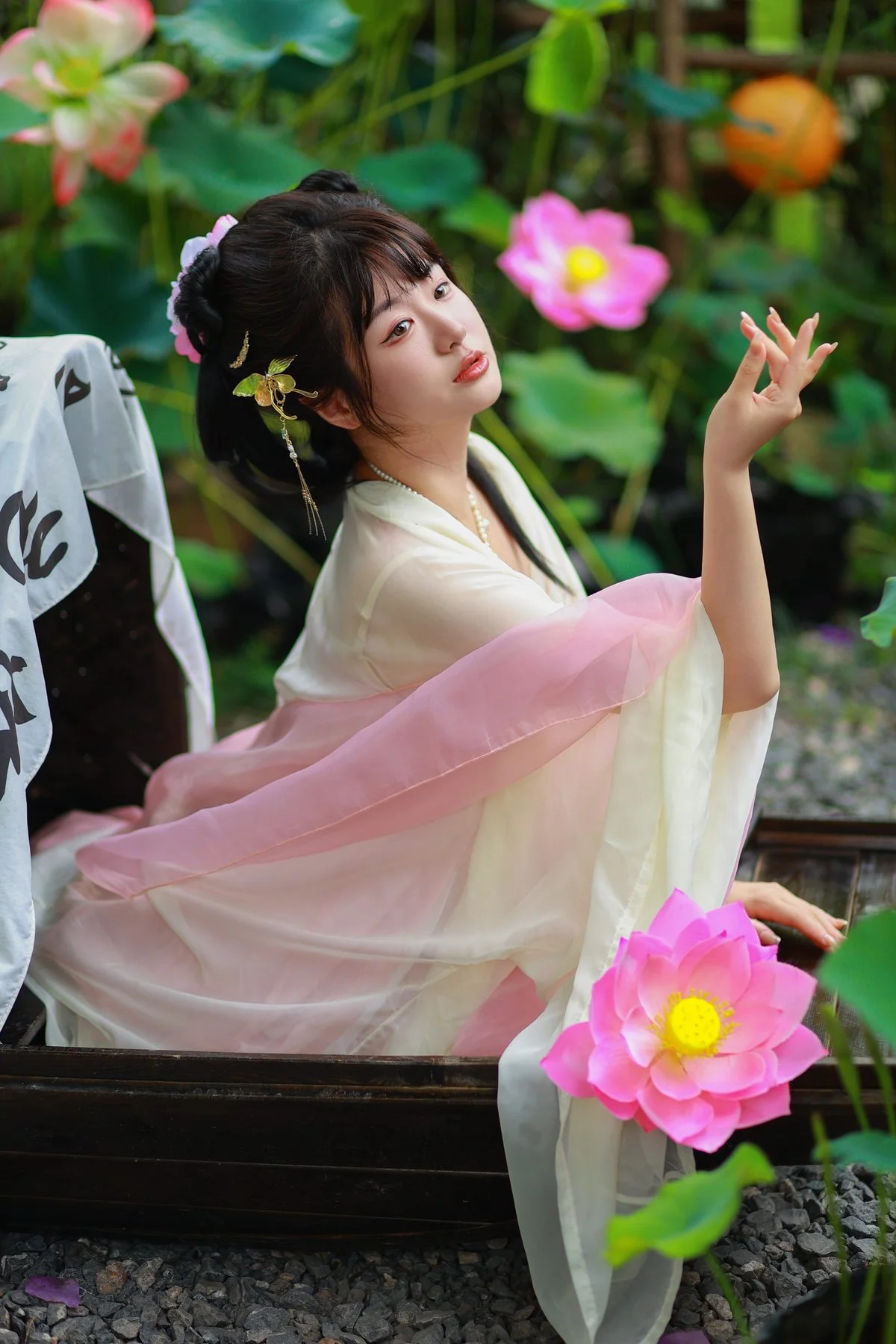 Modern Aesthetic Expressions in YiTuYu Art Language Vol.5156 Starring Bu Ke Ai De He He Miao