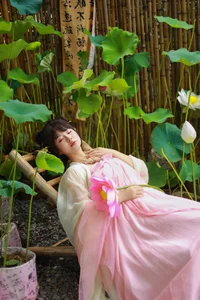 Modern Aesthetic Expressions in YiTuYu Art Language Vol.5156 Starring Bu Ke Ai De He He Miao - image 1