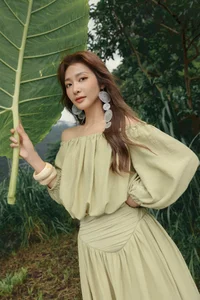 Khả Ngân Stuns Netizens with Glamorous Bikini Gallery: A Fusion of Fitness and Fashion - image 1