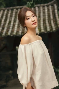 Khả Ngân Stuns Netizens with Glamorous Bikini Gallery: A Fusion of Fitness and Fashion - image 7