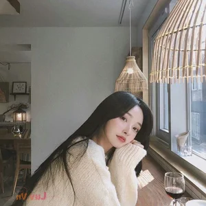 Radiant K-Beauty Inspiration: Sweet and Elegant Korean Girl Aesthetic - image 1