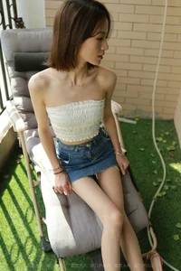 Xiaoliu Sunbathing on the Balcony - Relaxed IESS Lifestyle Photography - image 11