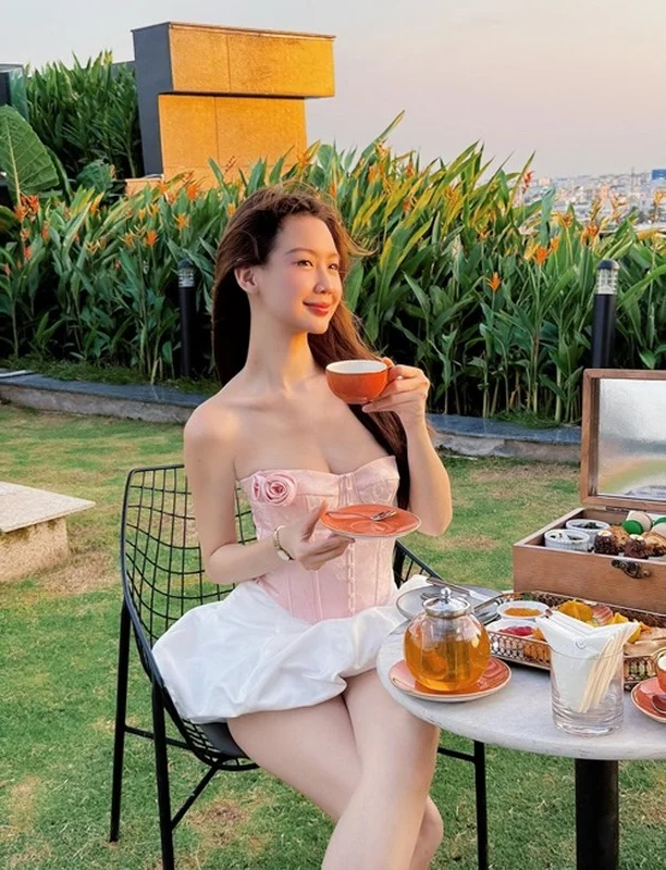 Miss World Vietnam Bao Ngoc Enjoys a Luxurious Tropical Getaway
