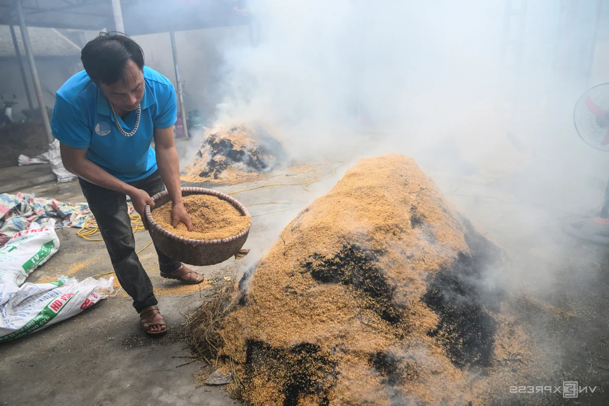 Uoc Le Village Celebrates Festival with a Massive 100kg Traditional Pork Roll