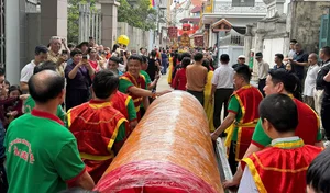 Uoc Le Village Celebrates Festival with a Massive 100kg Traditional Pork Roll - image 4