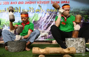 Uoc Le Village Celebrates Festival with a Massive 100kg Traditional Pork Roll - image 2