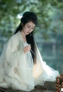 YiTuYu Art Language Vol.10082: Ren Jian Yue-Su Chen Artistic Photography Collection - image 1
