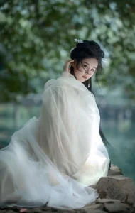 YiTuYu Art Language Vol.10082: Ren Jian Yue-Su Chen Artistic Photography Collection - image 0