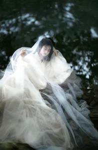 YiTuYu Art Language Vol.10082: Ren Jian Yue-Su Chen Artistic Photography Collection - image 11