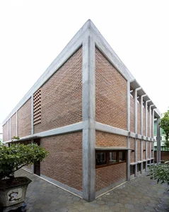 Urban Oasis: A Traditional Country House Design in the Heart of the City - image 12