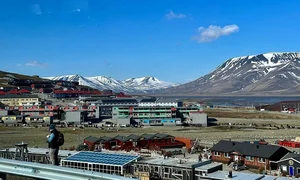 Luxury Arctic Travel: Polar Bears and Icebergs Expedition Experience - image 2
