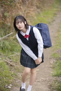 Elegant Miu Shirahama Pure White Digital Photo Book: Stunning Japanese Model Photography Collection from Manga Action - image 6
