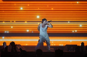 Rapper Phao Debuts Bold Buzz Cut and High-Octane Choreography on Stage - image 2