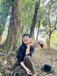 Ageless Elegance: The Captivating Beauty of VTV Journey of Culture Host Bach Duong - image 1