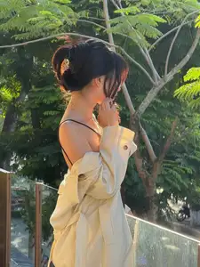 Nguyen Minh Trang: Alluring Bare Back, Charming Muse Aura Under Afternoon Sun. - image 2