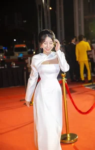 Vo Ngoc Tran’s Radiant Summer Glow: Exploring the Visual Aesthetic of Vietnam’s Top Influencer - image 74