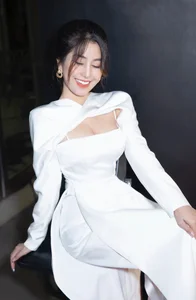 Vo Ngoc Tran’s Radiant Summer Glow: Exploring the Visual Aesthetic of Vietnam’s Top Influencer - image 43