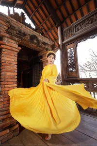 Vo Ngoc Tran’s Radiant Summer Glow: Exploring the Visual Aesthetic of Vietnam’s Top Influencer - image 1
