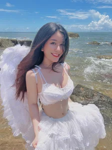 Vo Ngoc Tran’s Radiant Summer Glow: Exploring the Visual Aesthetic of Vietnam’s Top Influencer - image 7