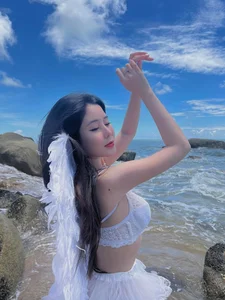 Vo Ngoc Tran’s Radiant Summer Glow: Exploring the Visual Aesthetic of Vietnam’s Top Influencer - image 85