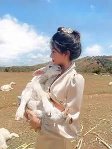 Vo Ngoc Tran’s Radiant Summer Glow: Exploring the Visual Aesthetic of Vietnam’s Top Influencer - image 27