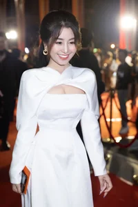 Vo Ngoc Tran’s Radiant Summer Glow: Exploring the Visual Aesthetic of Vietnam’s Top Influencer - image 66
