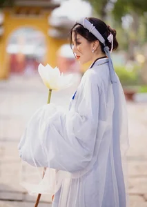 Vo Ngoc Tran’s Radiant Summer Glow: Exploring the Visual Aesthetic of Vietnam’s Top Influencer - image 112