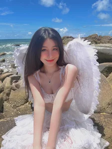 Vo Ngoc Tran’s Radiant Summer Glow: Exploring the Visual Aesthetic of Vietnam’s Top Influencer - image 54