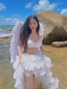 Vo Ngoc Tran’s Radiant Summer Glow: Exploring the Visual Aesthetic of Vietnam’s Top Influencer - image 28