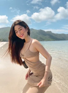 Vo Ngoc Tran’s Radiant Summer Glow: Exploring the Visual Aesthetic of Vietnam’s Top Influencer - image 9