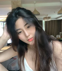 Vo Ngoc Tran’s Radiant Summer Glow: Exploring the Visual Aesthetic of Vietnam’s Top Influencer - image 2