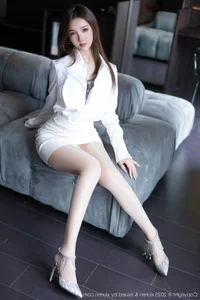 Elegant Portrait Series Featuring Tao Tao Yao Yao Twins: XiuRen No.10872 High-Resolution Fashion Photography Collection - image 2
