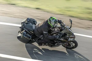 Conquer the horizon with the all-new Kawasaki Ninja 1100SX 2026 sport tourer - image 6