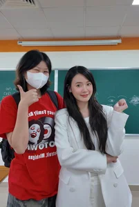 Vietnamese Actress Midu’s Natural Beauty Revealed in Candid Photos Taken by Her Students - image 5