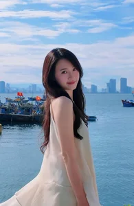 Vietnamese Actress Midu’s Natural Beauty Revealed in Candid Photos Taken by Her Students - image 0