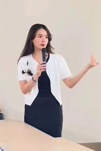 Vietnamese Actress Midu’s Natural Beauty Revealed in Candid Photos Taken by Her Students - image 1