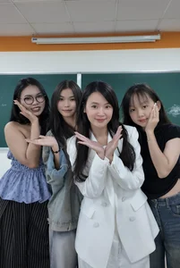 Vietnamese Actress Midu’s Natural Beauty Revealed in Candid Photos Taken by Her Students - image 9