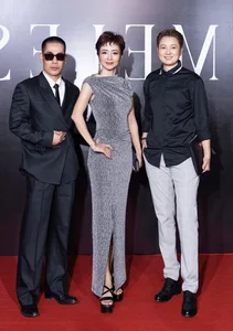 Vietnamese Celebrities Redefine Elegance in All-Black Outfits at Major Fashion Event - image 1