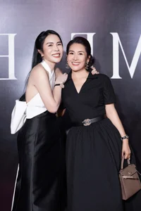 Vietnamese Celebrities Redefine Elegance in All-Black Outfits at Major Fashion Event - image 4
