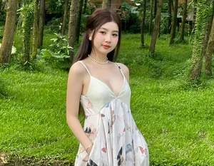 Quang Binh Beauty Influencer Captivates Millions with Stunning Lifestyle and Fitness Gallery - image 1