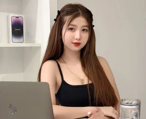 Quang Binh Beauty Influencer Captivates Millions with Stunning Lifestyle and Fitness Gallery - image 0
