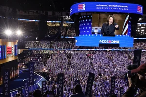 Iconic Moments of Kamala Harris at the Democratic National Convention Highlights - image 9