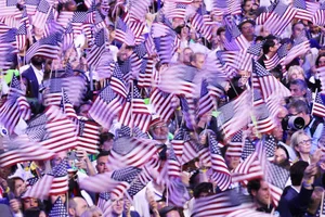 Iconic Moments of Kamala Harris at the Democratic National Convention Highlights - image 7