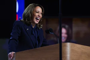 Iconic Moments of Kamala Harris at the Democratic National Convention Highlights - image 3