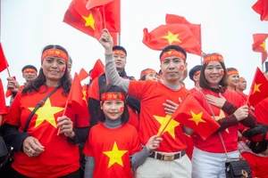 A Sacred Moment: Thousands Attend Fansipan Flag-Raising Ceremony for April 30th - image 1
