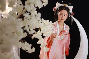 Artistic Portraiture of You Er Bai Bai in Art Language Vol.4448 Gallery - image 17