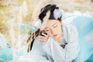 YiTuYu Art Language Vol.4221: Featuring the Elegant Qi Luo Sheng De Xiao Su Su - image 11