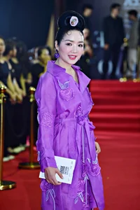 Celebrity Red Carpet Highlights: Closing of Vietnam Fashion Week - image 5
