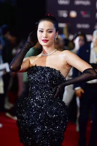 Celebrity Red Carpet Highlights: Closing of Vietnam Fashion Week - image 6