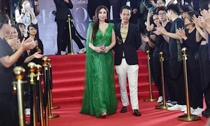 Celebrity Red Carpet Highlights: Closing of Vietnam Fashion Week - image 9